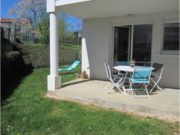 Superbe Appart Avec Jardin Et Piscine Cambo-les-Bains Luaran gambar